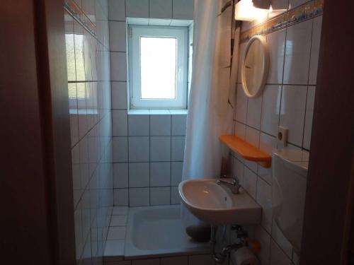 Apartment with Shower image 1