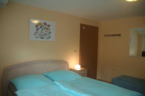 Apartment with Shower image 2