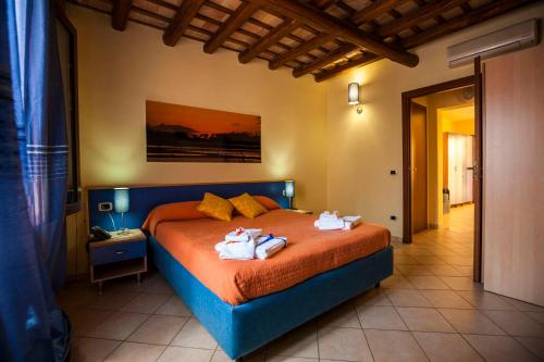 2 bedrooms, 3 beds