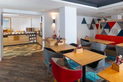 Holiday Inn Express - Exeter - City Centre an IHG Hotel - image 13