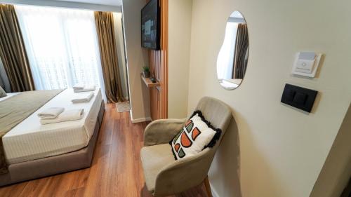 Standard Double or Twin Room image 10