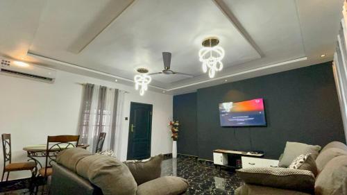Privacy & Comfort Your Home Away From Home- 2 Bedroom House Free WiFi close to Santasi-Kumasi, Кумаси (фото 6)