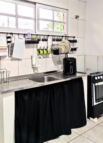 Studio Cravo e Canela - Aconchego e privacidade, ideal para casais, com cozinha completa, ar-condici in เซาชูเอา โดริโอเวร์เมลโย