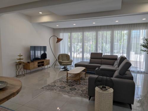 Luxury Tropical Bungalow in Damansara Golden Core, Kuala Lumpur