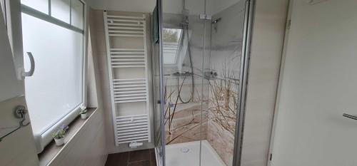 One-Bedroom Apartment with Shower image 10