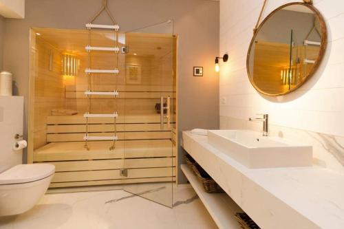 One-Bedroom Apartment with Balcony image 10