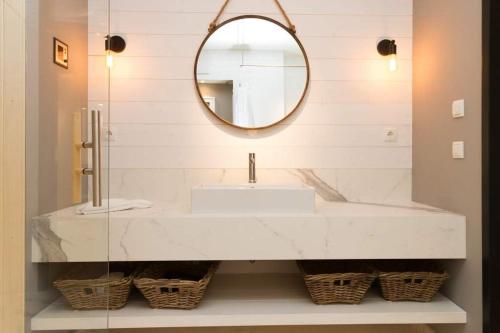 One-Bedroom Apartment with Balcony image 8