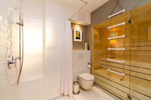 One-Bedroom Apartment with Balcony image 9