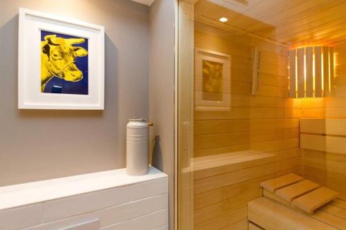 One-Bedroom Apartment with Balcony image 6