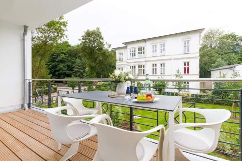 One-Bedroom Apartment with Balcony image 4