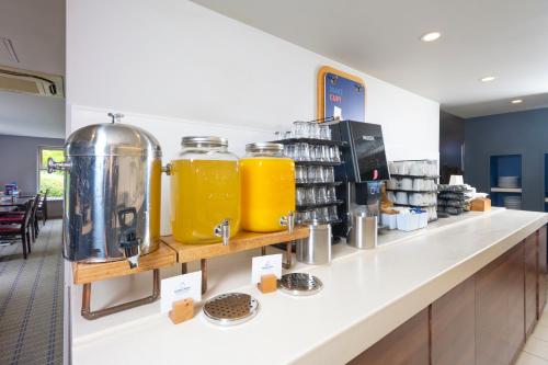 อาหารและเครื่องดื่ม, ฮอลิเดย์ อินน์ เอ็กซ์เพรส เอ็กซีเตอร์ อีสต์ บาย ไอเอชจี (Holiday Inn Express Exeter East By IHG) in เอ็กเซเตอร์