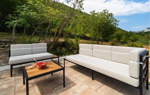 Peldbaseins, Gorgeous Home In Omis in Kucice