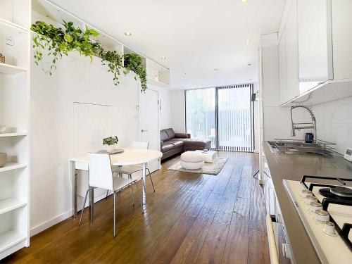 Beautiful London Townhouse - 5 mins from Queens Road Station gîte à louer Nunhead Railway Station