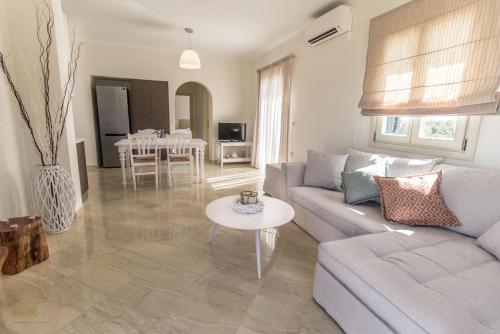 Iphimedeia Luxury Hotel & Suites - image 6