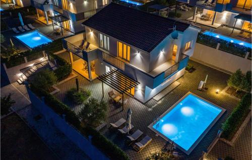 Peldbaseins, Amazing Home In Debeljak in Debeljak