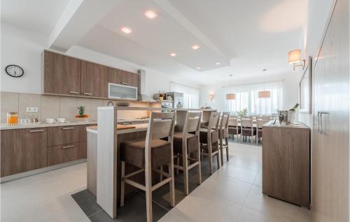 virtuve, Amazing Home In Debeljak in Debeljak