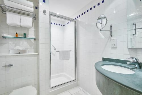 Hilton Garden Inn Bristol City Centre - image 20