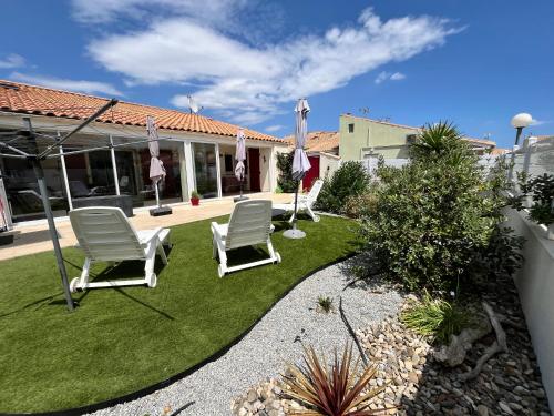 Spacieuse et belle villa climatisée pour 9 couchages, Wifi, piscine commune, 250 m de la plage dans résidence LRMA6465 - Location, gîte - Portiragnes