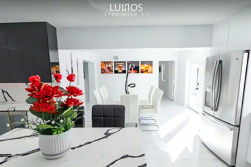 Kitchen, Spacious Miami Home Heated Pool BBQ L35 in Westwood Lakes