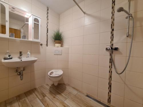 One-Bedroom House image 2