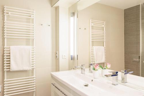 One-Bedroom Apartment with Balcony image 10