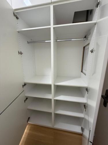 Moderný 1-izbový apartmán s terasou, raňajkami a parkovaním, Bratislava (Foto 10)