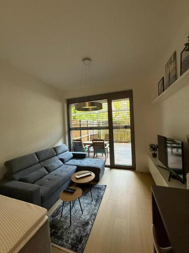 Moderný 1-izbový apartmán s terasou, raňajkami a parkovaním, Bratislava