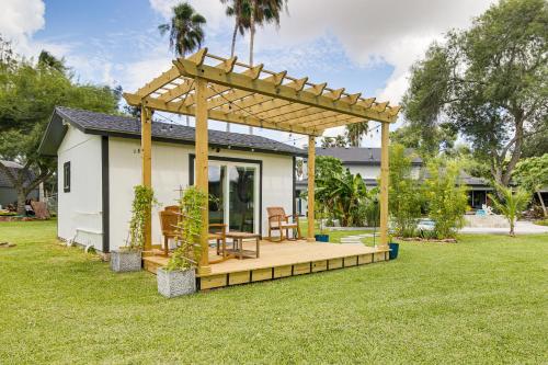 Riverfront Oasis with Private Deck in Los Fresnos! in Los Fresnos (TX)