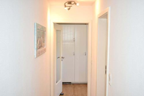 Two-Bedroom Apartment with Shower  image 4