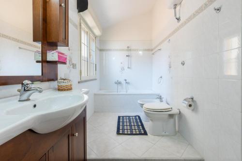 Fürdőszoba, GuestHost - La Casa di Gianna in Villaputzu