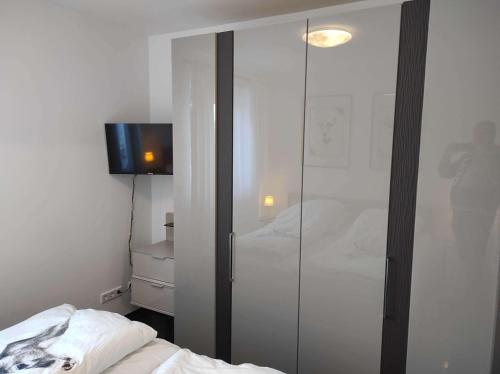 One-Bedroom Apartment with Shower image 8