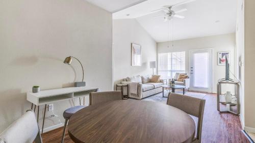 Facilities, Landing at Settlers Ranch - Pasadena in Ellington