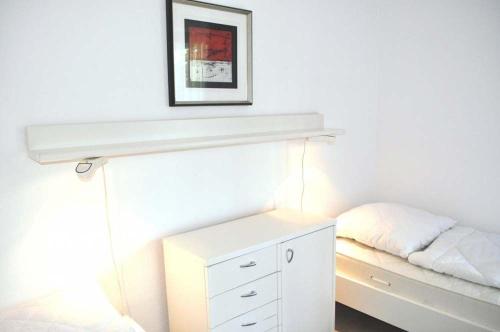 One-Bedroom Apartment image 6