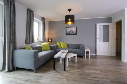 Two-Bedroom Apartment with Balcony room in Neu seit 2023 FeWo No 5 Friesenhuus Carolinensiel