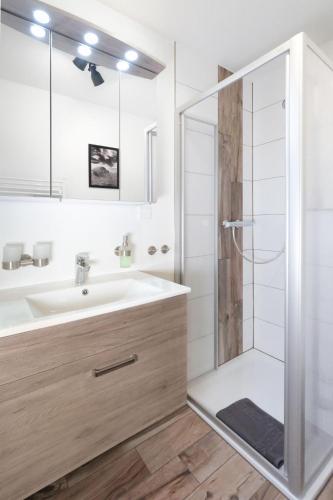 Two-Bedroom Apartment with Balcony image 10