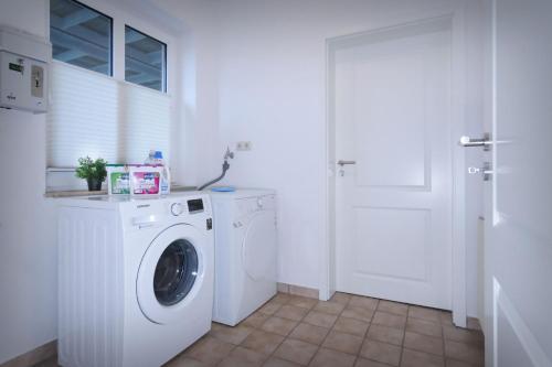 Two-Bedroom Apartment with Balcony image 2