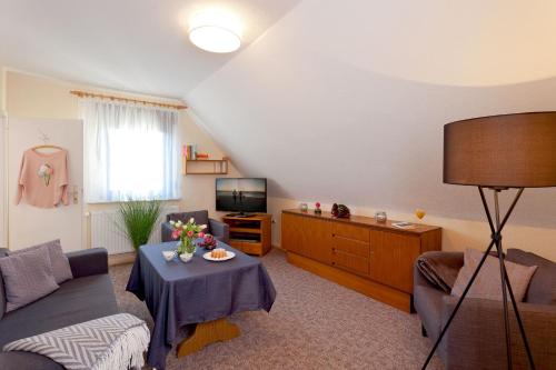Four-Bedroom Apartment with Terrace image 8
