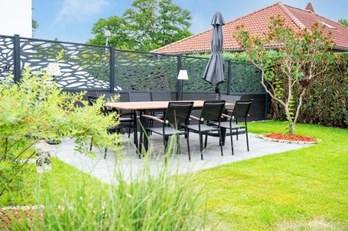 Four-Bedroom Apartment with Terrace image 3