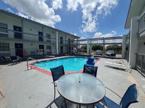 View, Motel 6 Euless, TX - DFW West in Euless