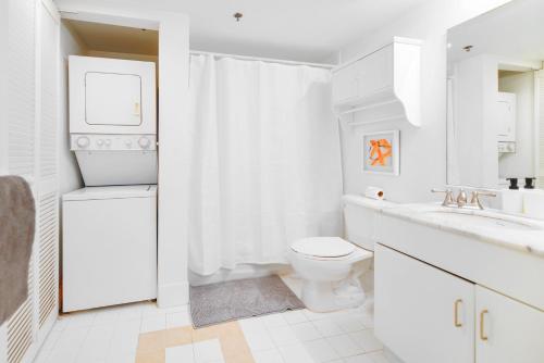 Ocean View Exquisite 1 BR Condo with Free Parking in Miami, USA