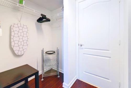 Ocean View Exquisite 1 BR Condo with Free Parking in Miami, USA