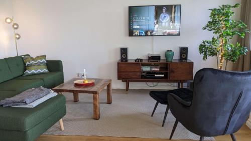 One-Bedroom Apartment with Shower