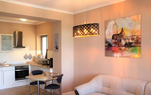 One-Bedroom Apartment with Balcony and Sea View image 7