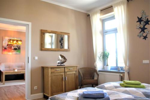 One-Bedroom Apartment with Balcony and Sea View image 2
