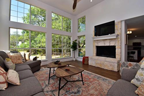 Dreamy Dripping Springs - Near Parks Hiking & More