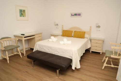 Double or Twin Room image 6
