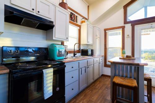 Monte Mahala - Two Unique Homes in Johnson City (TX)