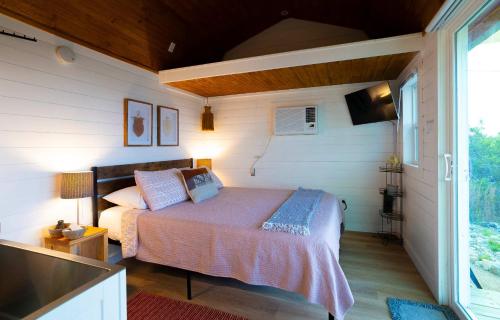 Monte Mahala - Two Unique Homes in Johnson City (TX)