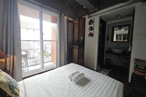 33 Poshtel Room Type - Budget Double Room
