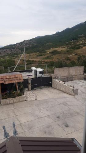 Дом на лоне горы с удобствами и красивым видом на горы и сад in Іджеван